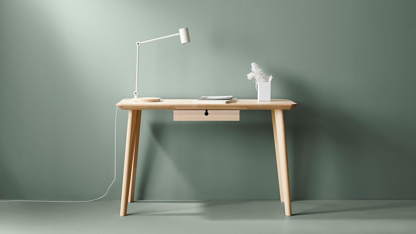 Desk & desk chairs