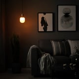 SKAFTET / MOLNART مصباح معلق مع لمبة, طلاء بنحاس أصفر/على شكل أنبوبي أبيض/زجاج شفاف