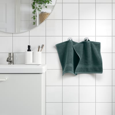 Modern bathroom with fredriksjon towel - green, cotton, square, hanging.