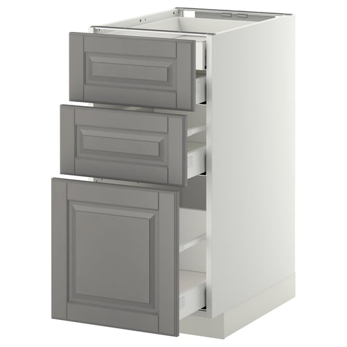The METOD kitchen unit with three grey drawers and a door. It a sleek, modern design in soft grey with bevelled edges.