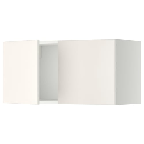 White METOD kitchen cabinet set with smooth doors.