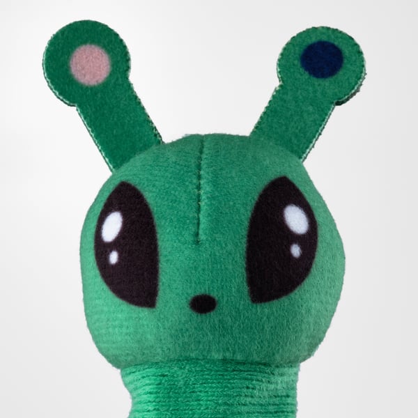 Alien puppet with green skin and black eyes