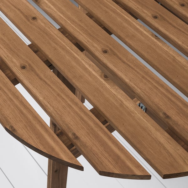 Close-up of ASKHOLMEN tables wood slats, showcasing fine grain and smooth finish.