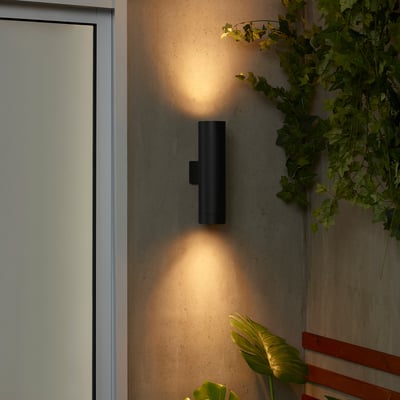 Modern black wall lamp, GRÖNSPRÖT, warm light. Aluminium, stainless steel, cylindrical.