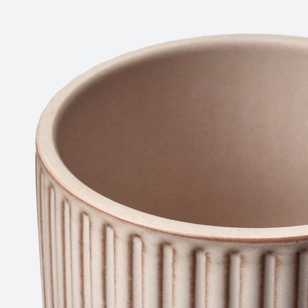 Smooth, beige céramique planter with vertical ridged texturing. High-quality, tactile finish.