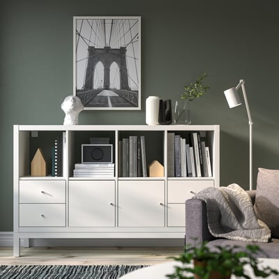 Modern living room: KALLAX bookshelf, brooklyn bridge art, floor lamp, cosy chair.