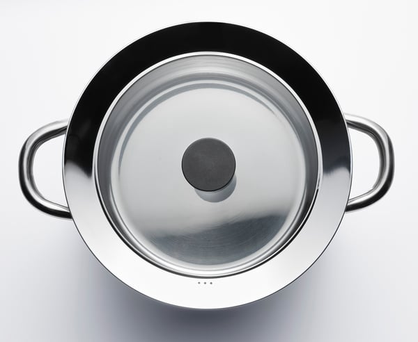 Silver saucepan with glass lid, 137 characters