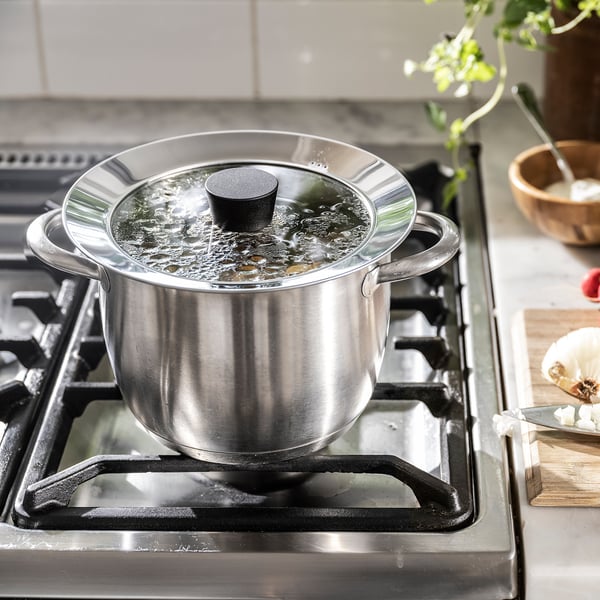 KLOCKREN silver lid cooks on stove. Clear glass shows food, fits two sizes.