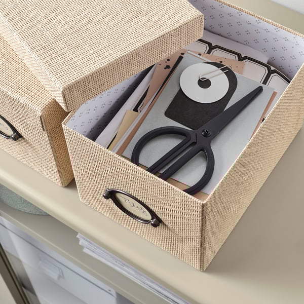 Open box showing scissors, pen, and organiser. Noted label KVARNVIK on front.