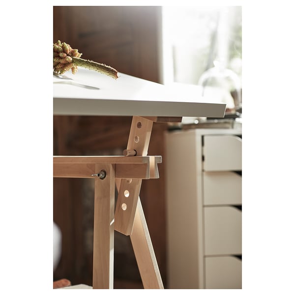 LAGKAPTEN table detail: light wood, metal, adjustable trestle, workspace setup.