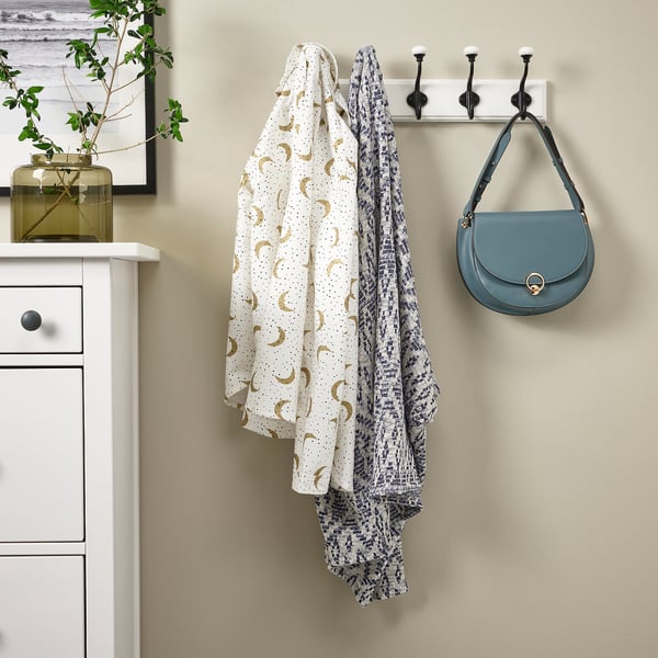 Wall-mounted hooks hold towels and bag, showcasing LANDKRABBAs practical design.