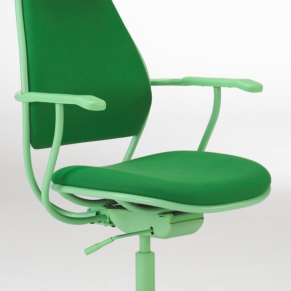 LÖPARBANA gaming chair close-up: vibrant green mesh back and seat, sturdy armrests, height-adjustable seat.