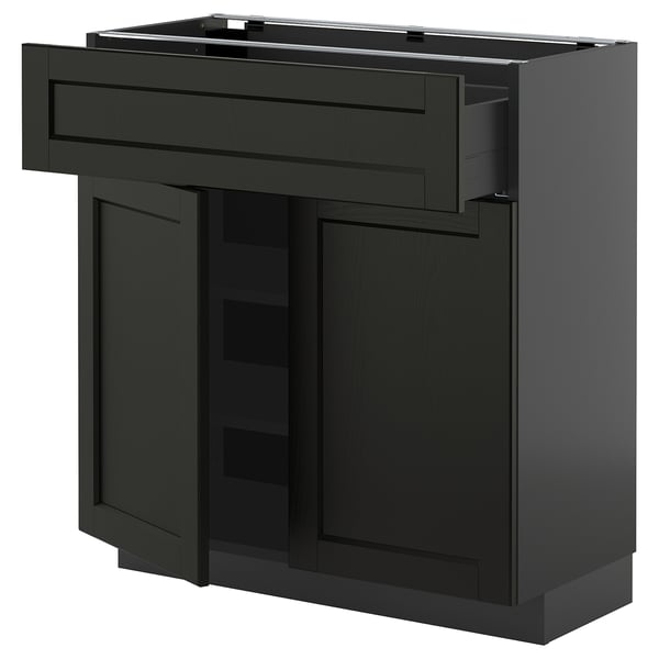 This image shows a black METOD kitchen cabinet with a traditional, beveled design featuring a pull-out drawer and two doors.