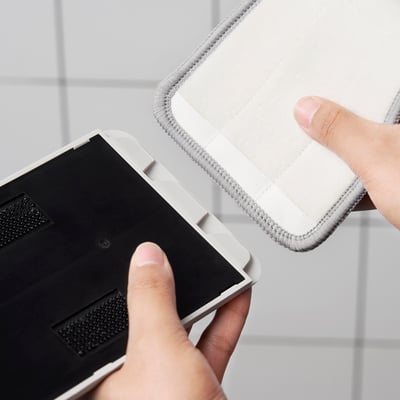 Person holding PEPPRIG microfibre cloth refill, designed for squeeze-clean flat mop, showcasing its absorptive and quick-drying properties.