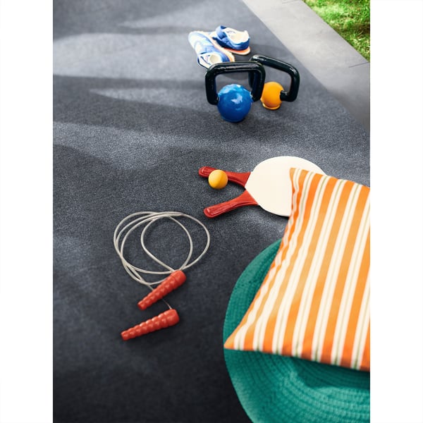 Sports gear on RUNNEN mat: weights, paddle, rope, towel, bag.