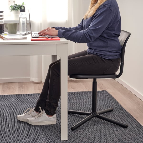 Person sitting at a white desk on a SMÄLLEN swivel chair with a grey carpet.