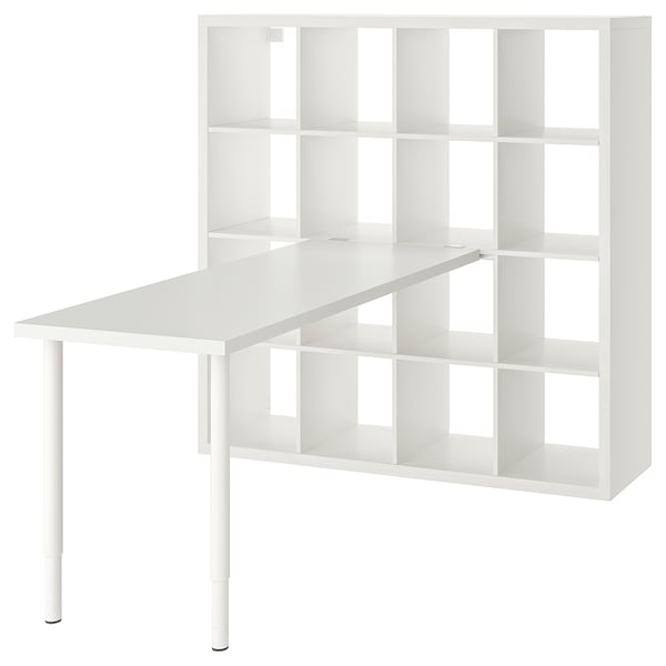 Pavaizduotas baltos spalvos ikea KALLAX įrenginys, kuriame yra stalas ir lentynos saugojimui.
