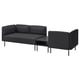 Moderni juoda sofa LILLEHEM su tamsiai pilkomis pagalvėlėmis, aptakiomis linijomis ir minimalistiniu dizainu.