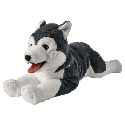 Pliušinis pilkas ir baltas husky šunų žaislas, gulintis, minkštas audinys, ryškiai mėlynos akys, draugiškas veidas.