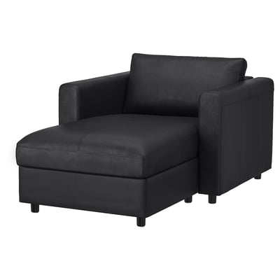 Moderni juoda L formos sekcijinė sofa su daiktadėže ir aptakiu dizainu.