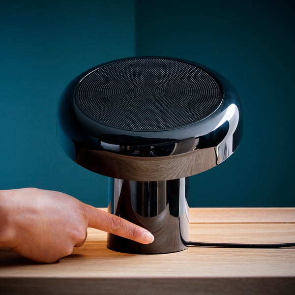 BLOMPRAKT БЛОМПРАКТ Лампа с динамиком bluetooth, чёрный