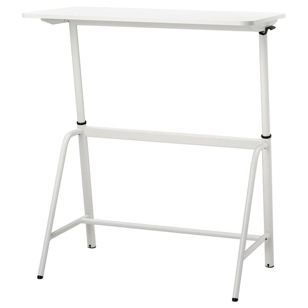 Белый стол ikea GLADHÖJDEN для работы сидя-стоя с прямоугольной столешницей и регулируемыми металлическими ножками для эргономичного использования.
