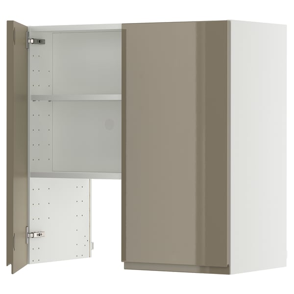 Современный настенный шкаф со светлыми дверцами, отличающийся элегантным минималистичным дизайном и одной полкой внутри.