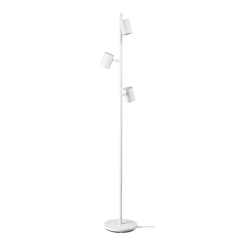 Белый торшер NYMÅNE с тремя регулируемыми пятнами.