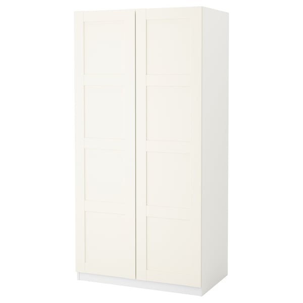 Белый шкаф ikea PAX, высокий, прямоугольный с простыми дверцами.