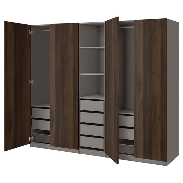 Открытый шкаф ikea PAX темно-коричневого цвета с полками и ящиками. Он имеет деревянную отделку и современный дизайн.