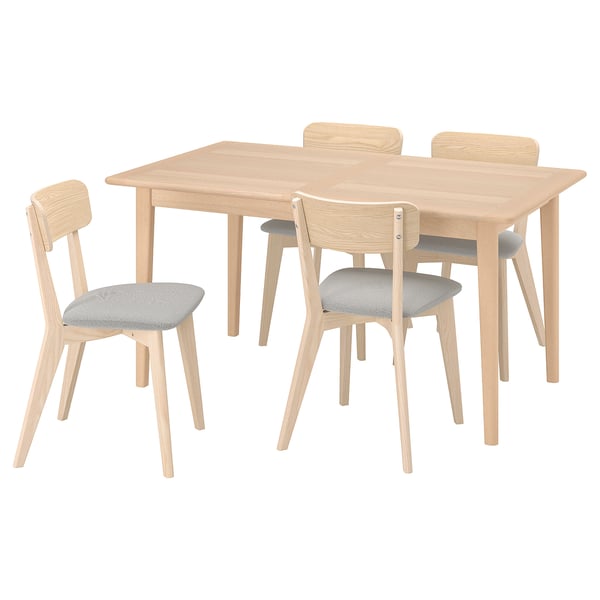 Современный обеденный гарнитур из светлого дерева с 1 столом, 4 стульями, серыми сиденьями.