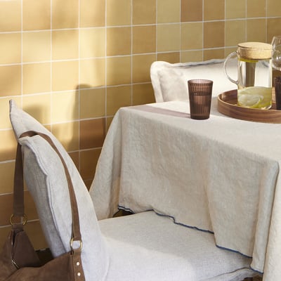 Стеклянная посуда ВАРДАГЕН, коричневого цвета, из закаленного стекла, цилиндрической формы, приятно лежит в руке, подходит к различным напиткам.