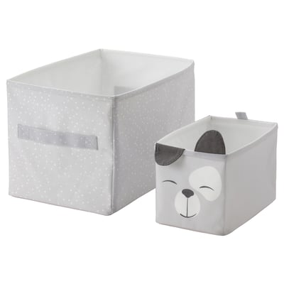 DRÖMSLOTT, grey fabric boxes with bear design. Square shape, collapsible, made from recycled polyester for storage.