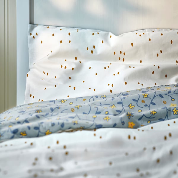 GULDVÄVARE duvet set: white with gold dots, baby blue floral design, organic cotton, soft and breathable.