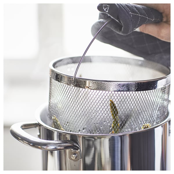 Hand lifting strainer.