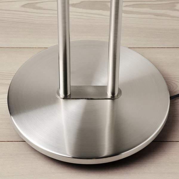 Sturdy, metallic lamp base with two adjustable lamp joints. Modern, high-quality design.