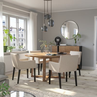 Cosy dining room with MÖRBYLÅNGA set. Beige chairs, vase, magazines. Sideboard, mirror, city views.