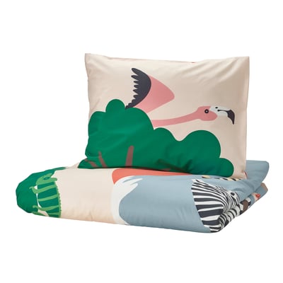 This image shows a beige SANDLÖPARE duvet cover set with a colourful savannah design featuring a flamingo and green foliage.
