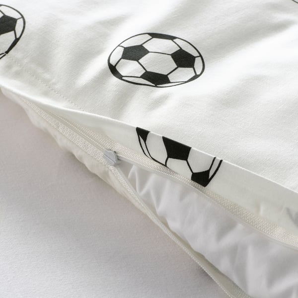 Duvet cover with football print, soft cotton-viscose blend, zip closure.
