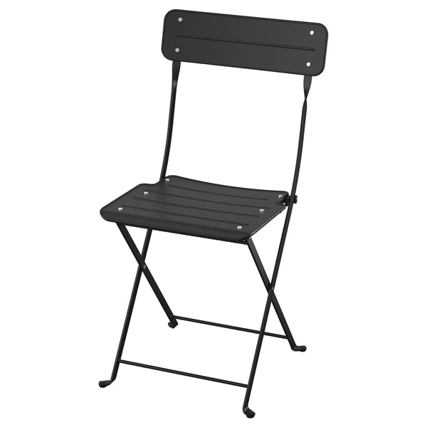 A black SUNDSÖ folding chair. Its made of steel and plastic, designed for small spaces. Its sleek, simple look makes it both practical and stylish.