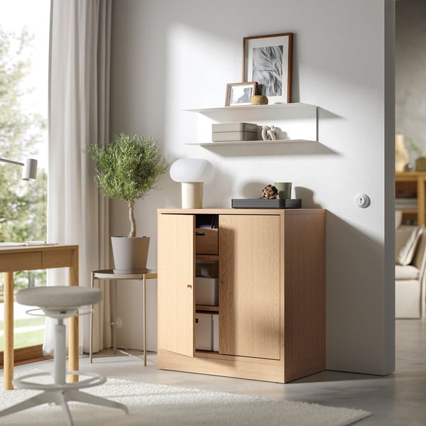 TONSTAD cabinet: light oak, soft-close, adjustable shelves. Centered, fits between desk & sofa. Modern, natural look.