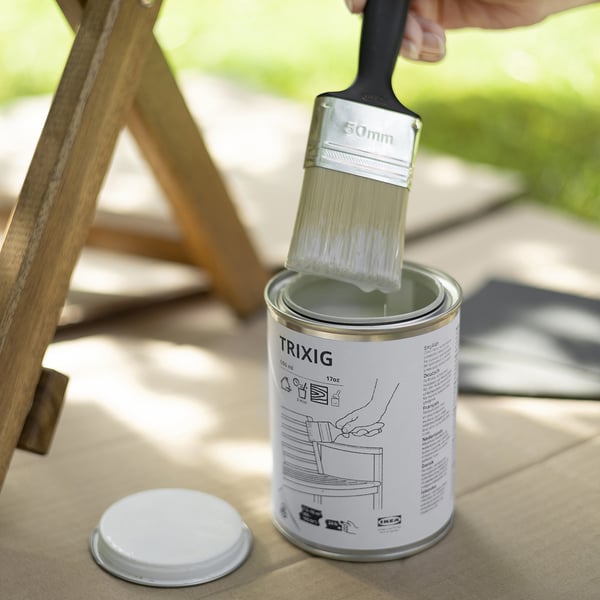 Preparing TRIXIG wood stain for outdoor furniture.