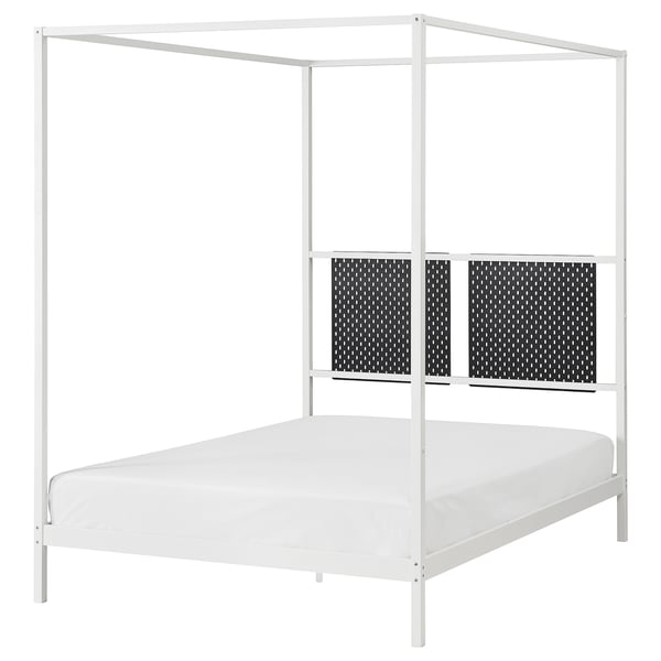 A VITARNA white four-poster bed with metal frame and skådis pegboard headboards.