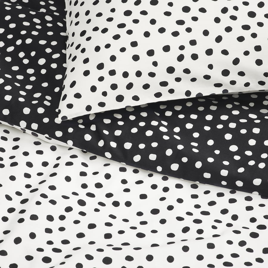 BJÖRKGRÅMAL tekikott ja 2 padjapüüri, must valge/täpiline, 240x220/50x60 cm BJÖRKGRÅMAL tekikott ja 2 padjapüüri, must valge/täpiline, 240x220/50x60 cm