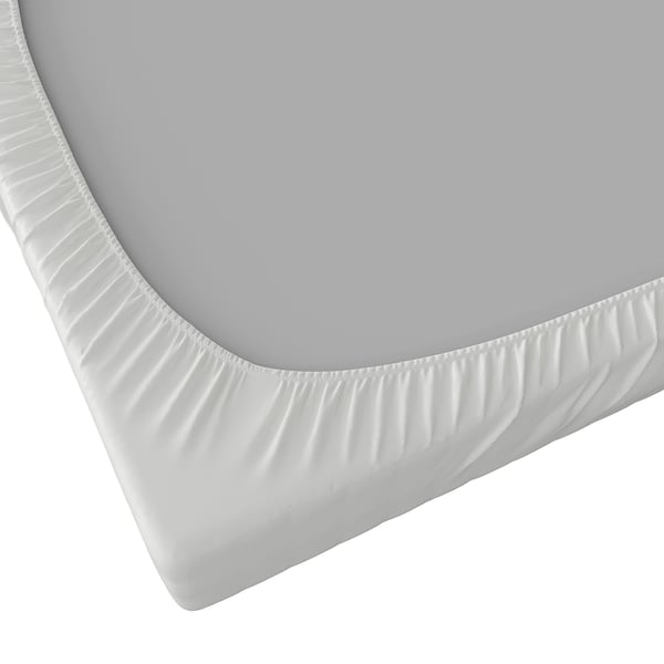 Pelēks pieguļošs palagus ar baltu elastīgu malu, kas parāda, ka tas ir piemērots matračiem līdz 16 cm biezumam.
