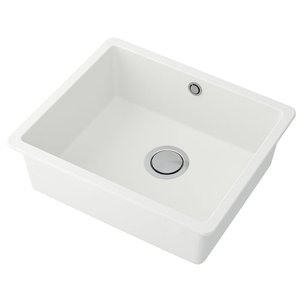 Balta taisnstūra virtuves izlietne, gluda kvarca kompozītmateriālu virsma, viens dziļš baseins, mūsdienīgs dizains, vienkāršas, tīras līnijas.