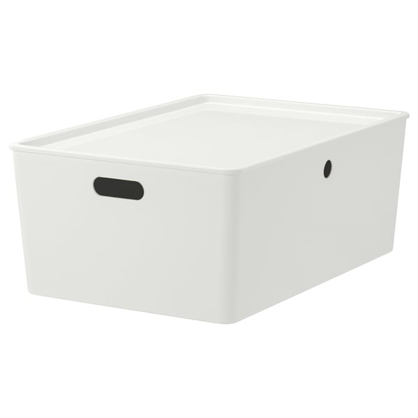 KUGGIS balta uzglabāšanas kaste ar melniem rokturiem, taisnstūrveida, izturīga mājdzīvnieku plastmasa, ideāli piemērota priekšmetu sakārtošanai.