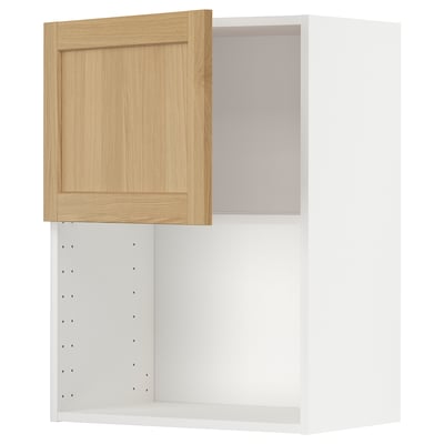 Atvērts ozolkoka finiera skapis no ikea METOD sērijas. Balts interjers, gaiši koka durvis, labās eņģes.