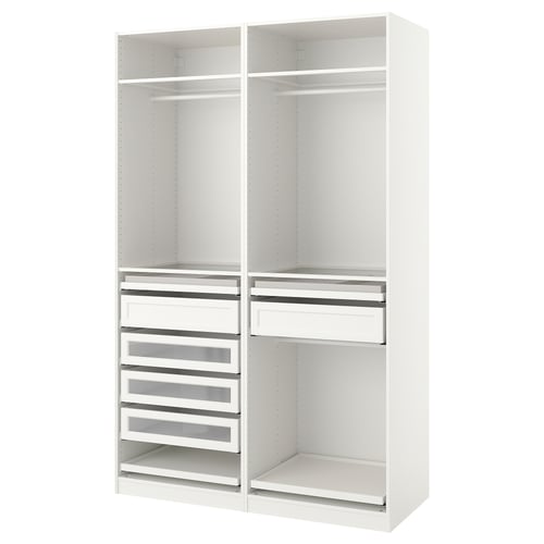 Balts ikea PAX skapis ar regulējamiem plauktiem un atvilktnēm, kas paredzētas koplietošanai.