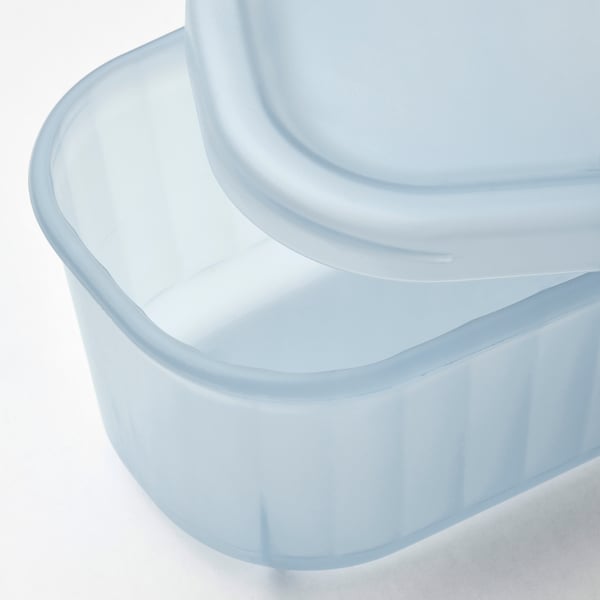 Caurspīdīga zila plastmasas kaste ar vāku, daļēji matēta, kas parāda kvalitāti un dizainu.